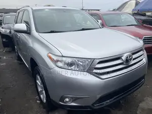 Toyota Highlander SE 2012 Silver