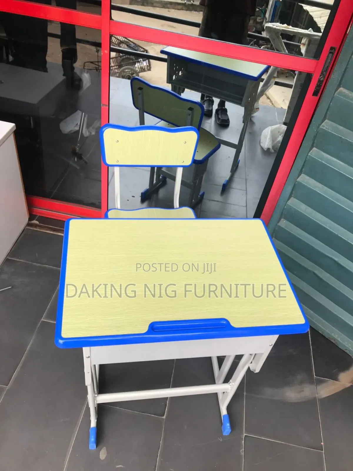 Adjustable Height Reading Table