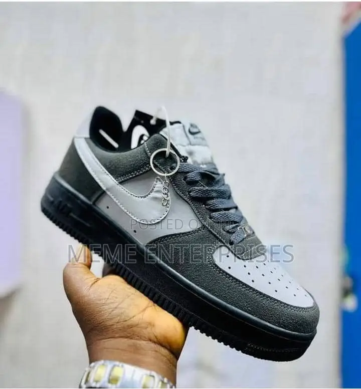 Ash-White Af1