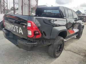 Toyota Hilux 2024 Black