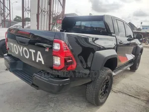 Toyota Hilux 2024 Black