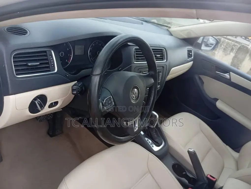 Volkswagen Jetta 2.5 SE Automatic 2012 White