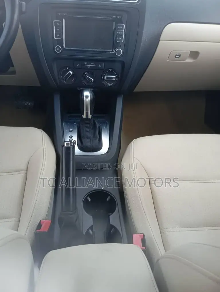 Volkswagen Jetta 2.5 SE Automatic 2012 White
