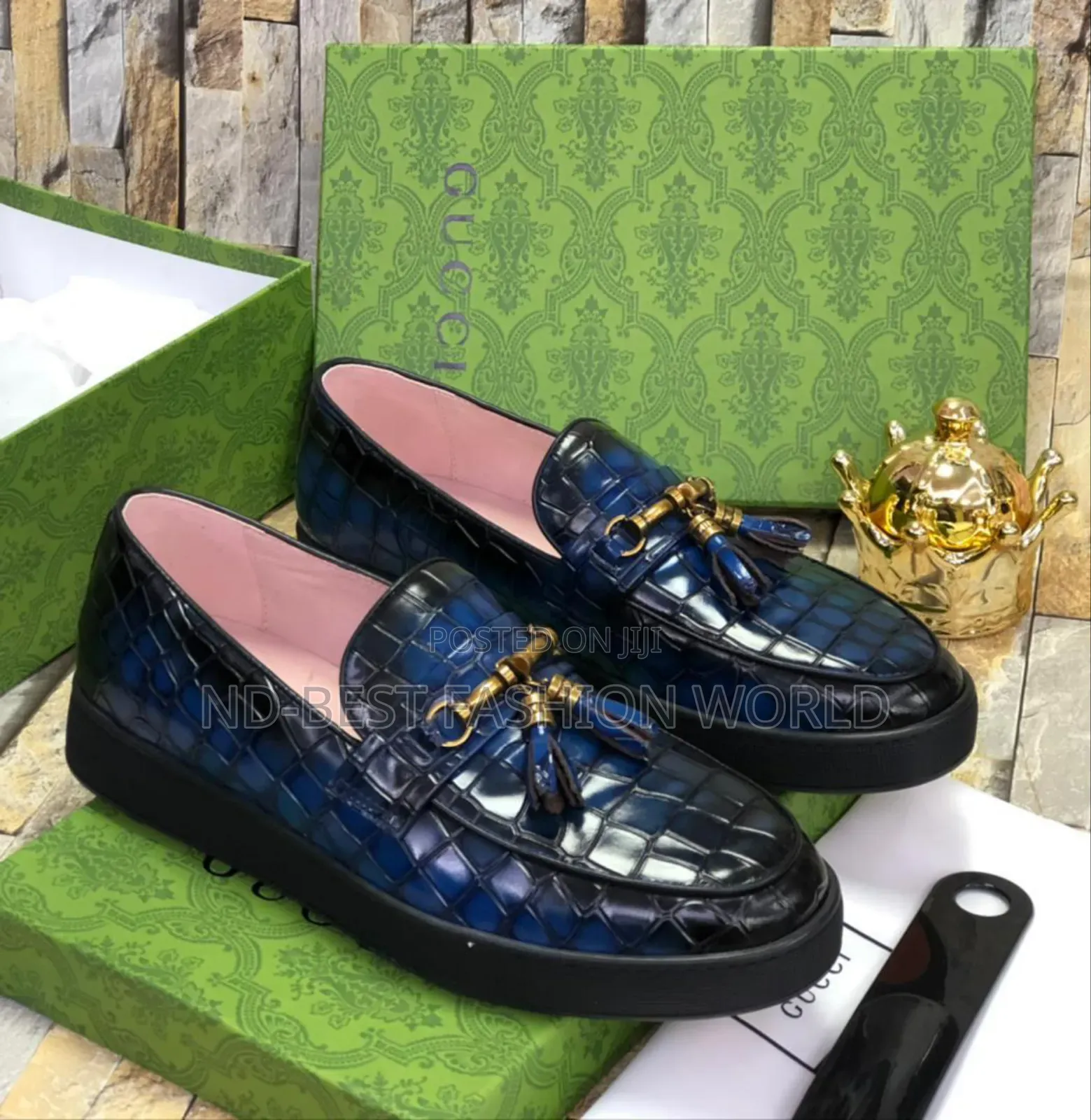 Gucci Leather Flat Shoes