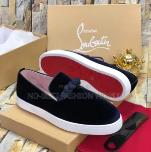 Gucci Leather Flat Shoes