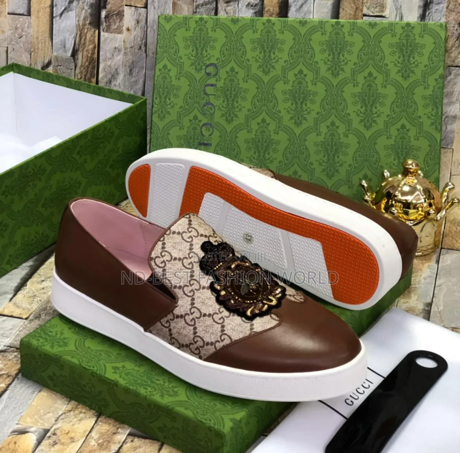 Gucci Leather Flat Shoes