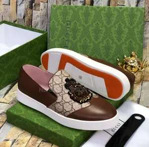 Gucci Leather Flat Shoes
