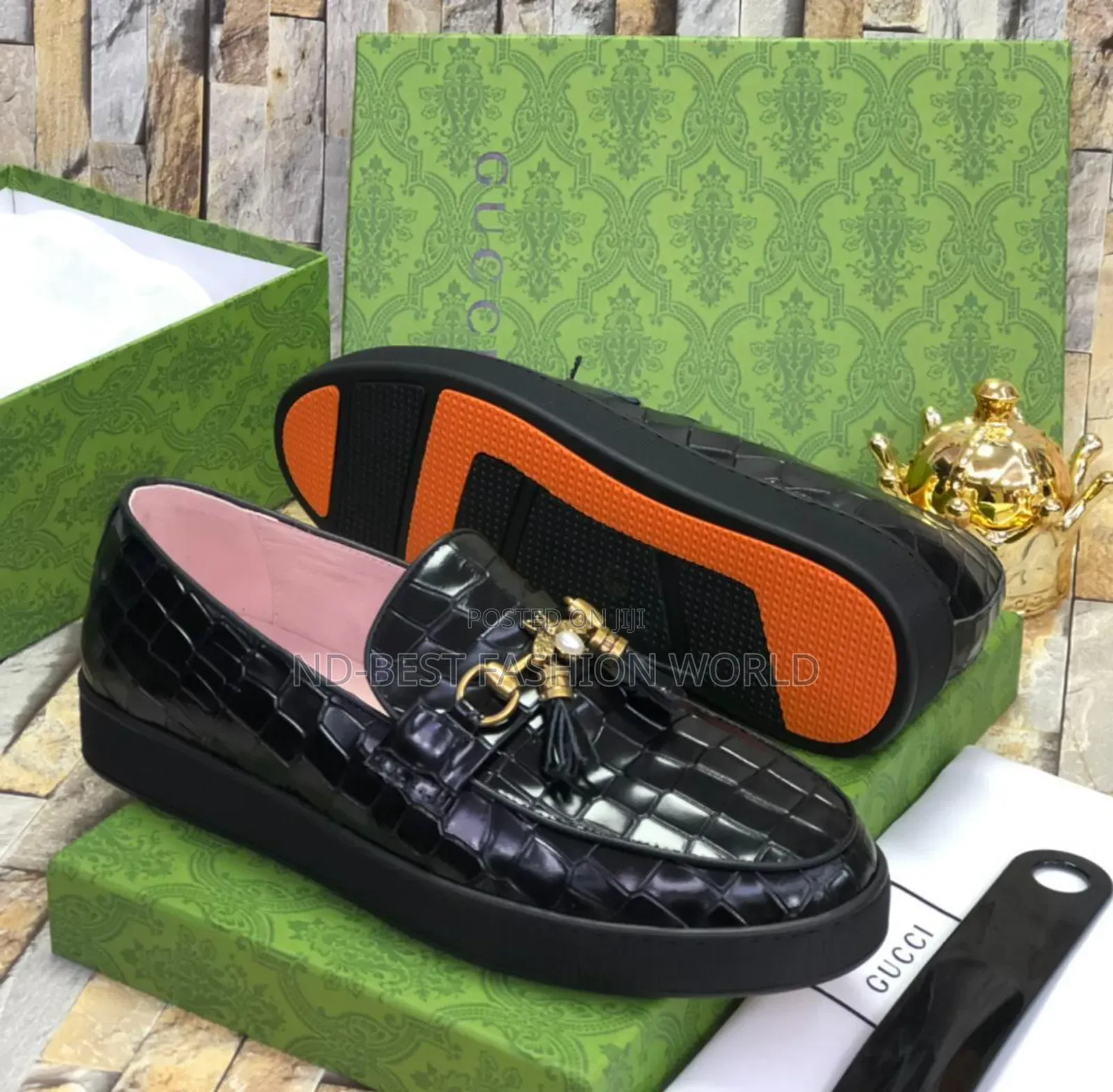 Gucci Leather Flat Shoes