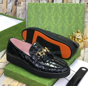 Gucci Leather Flat Shoes