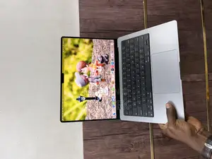 Laptop Apple MacBook Pro 2021 M1 32GB Apple M1 Pro SSD 1T