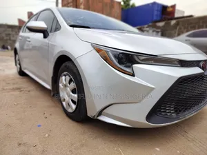 Toyota Corolla SE 2023 Silver