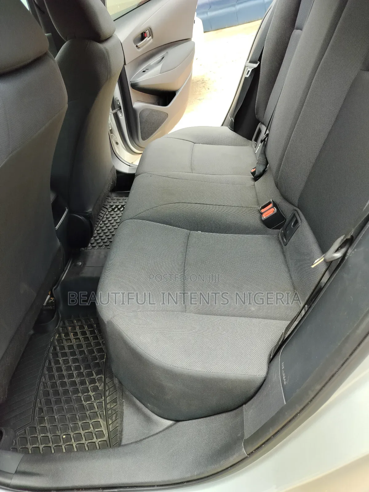 Toyota Corolla SE 2023 Silver