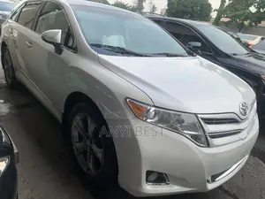 Toyota Venza 2010 White