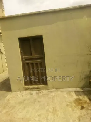 Furnished 3bdrm Block of Flats in At Eyita Off Sabo, Igbogbo for sale