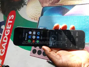 Photo - Nokia 2720 Flip 512 GB Black