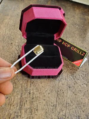 Photo - Gold Steel Single Stylish Teeth Grill