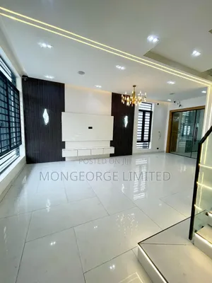 4bdrm Duplex in Chevron for sale