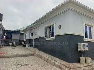 3bdrm Bungalow in Lugbe Aiport Road for sale