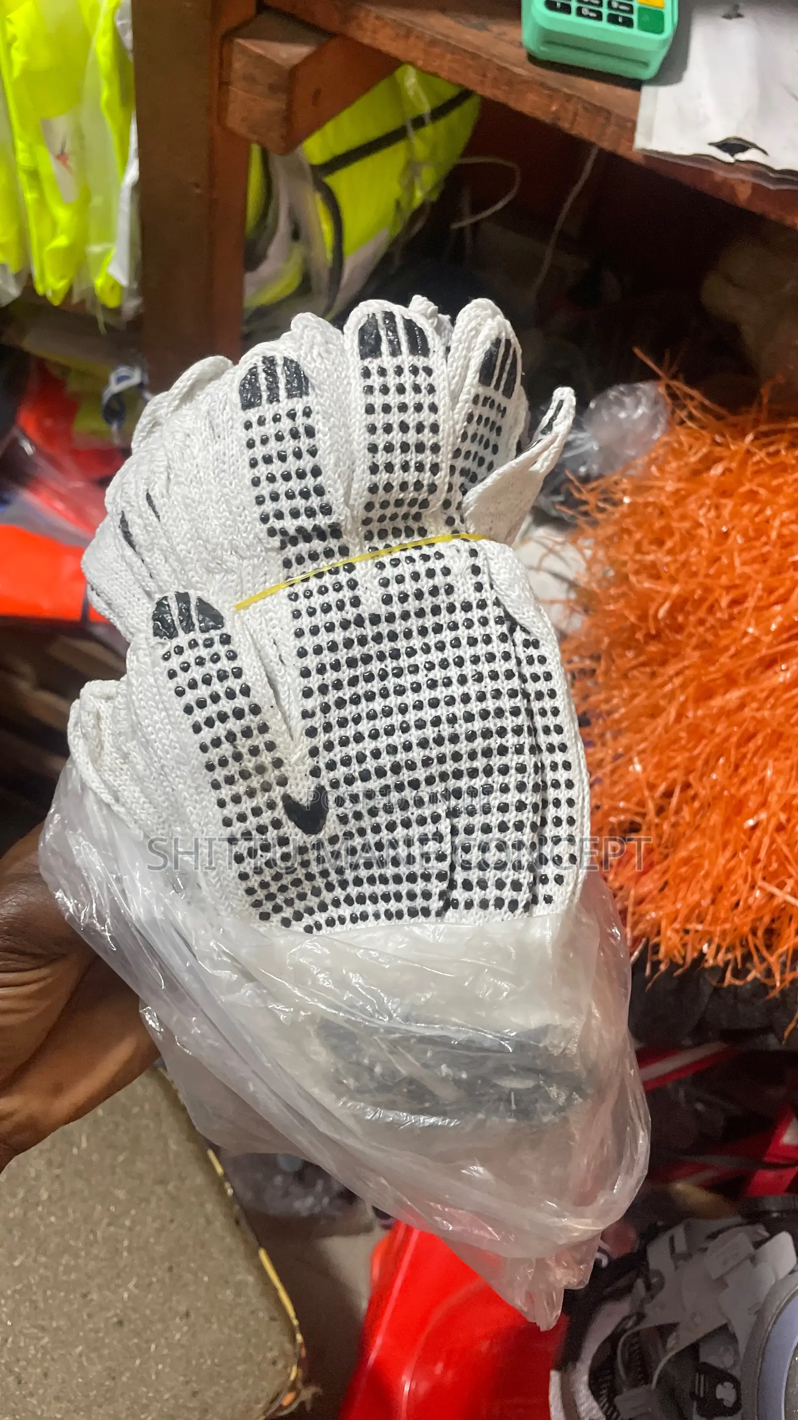Dotted Hand Gloves