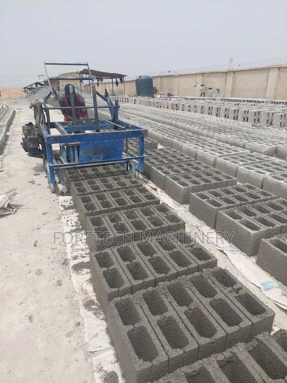 Egg Layer Concrete Block Molding Machine (3000 Blocks Daily)