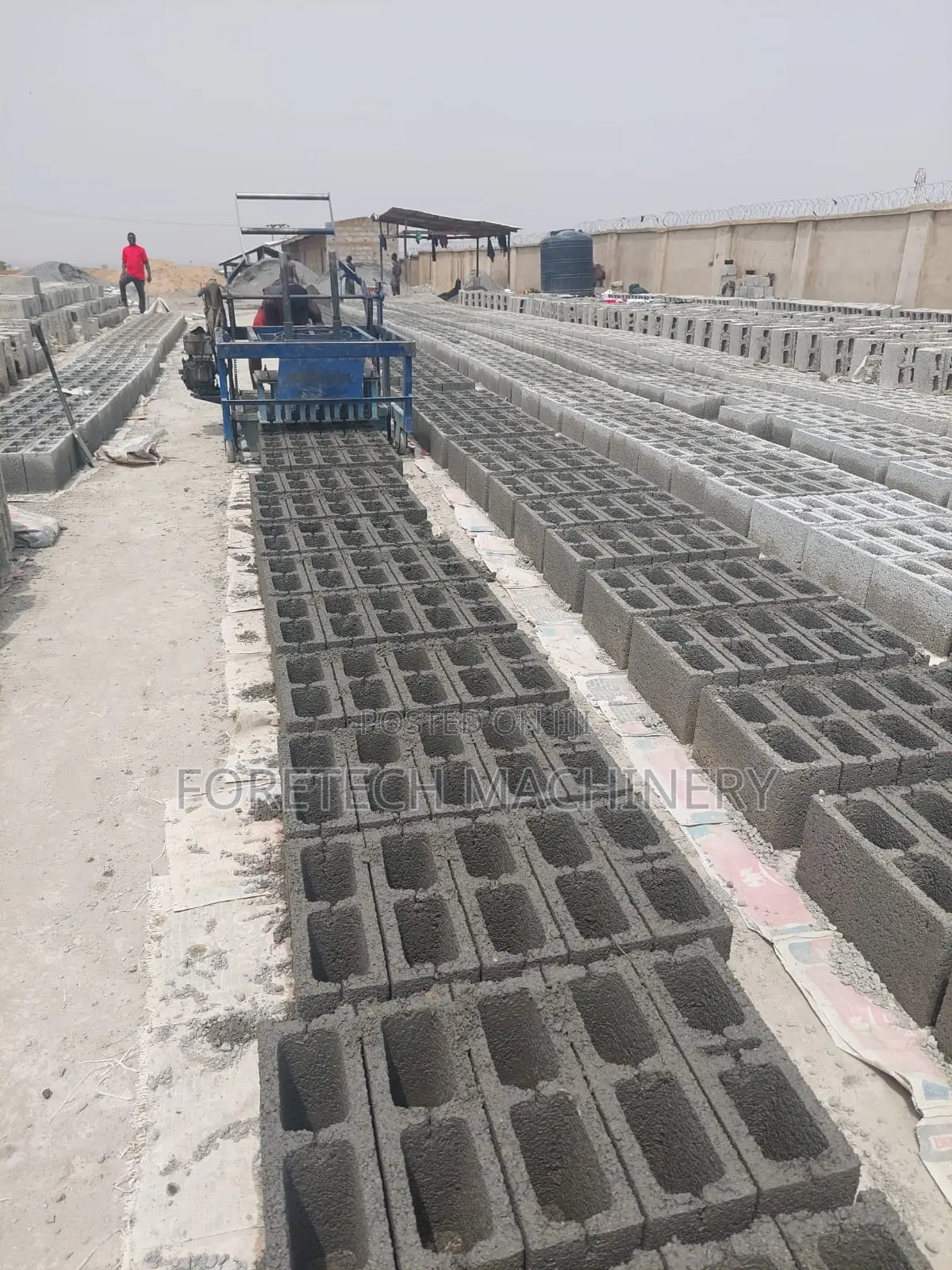 Egg Layer Mobile Concrete Block Molding Machine (3000 Daily)