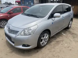 Toyota Verso 1.8 2013 Silver