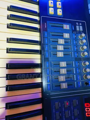 Uf7 Midi Keyboard Workstation