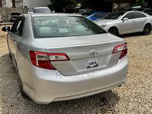 Toyota Camry LE 4dr Sedan (2.5L 4cyl 6A) 2013 Silver