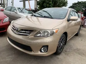 Toyota Corolla 2012 Gold