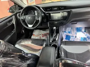 Toyota Corolla SE (1.8L 4cyl 6M) 2018 Red