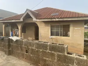 6bdrm Room & Parlour in Iyana Sheu Street, Ido for sale