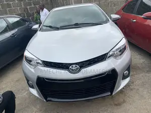 Toyota Corolla LE 4dr Sedan (1.8L 4cyl CVT) 2015 Silver