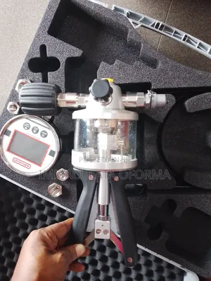 Pressure Calibrator With Pump