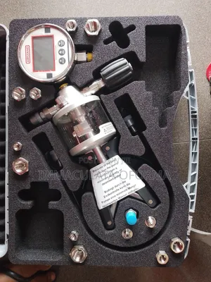 Pressure Calibrator With Pump
