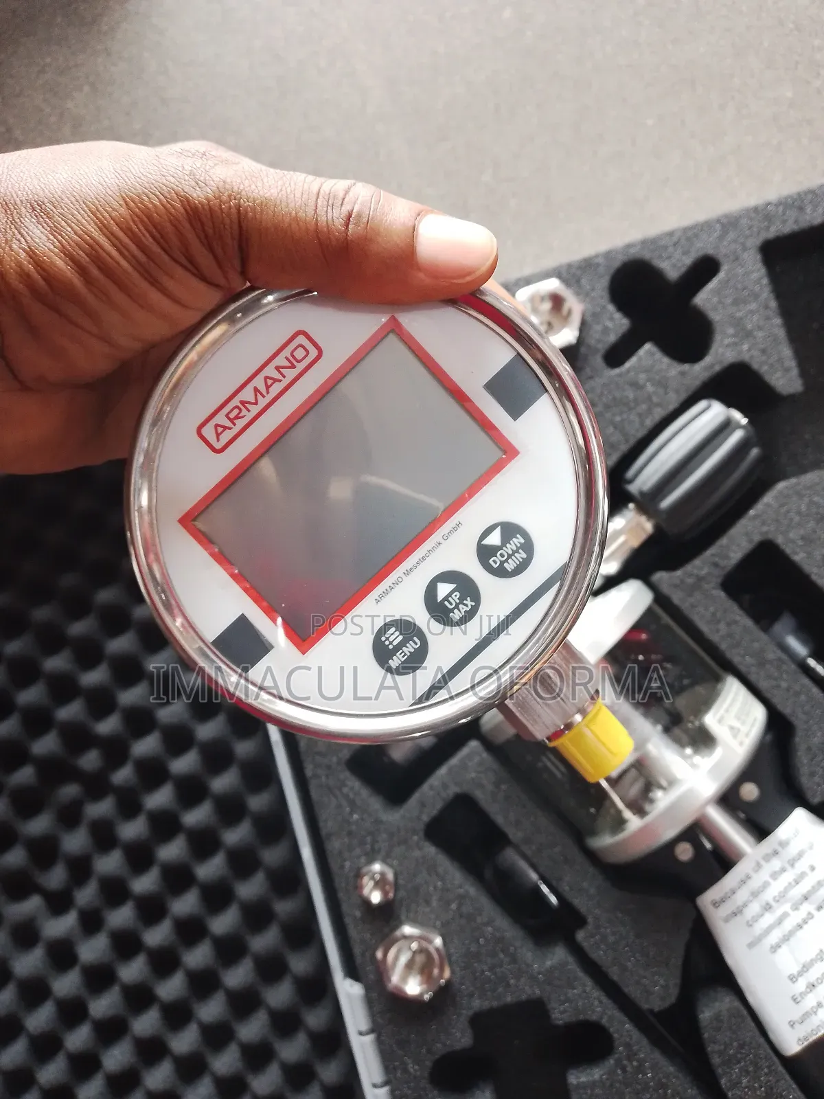 Pressure Calibrator With Pump