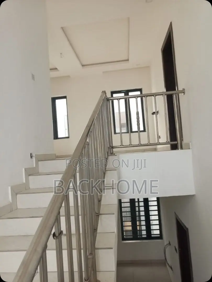 5bdrm Duplex in Mavila Homes Estate,, Chevron for sale