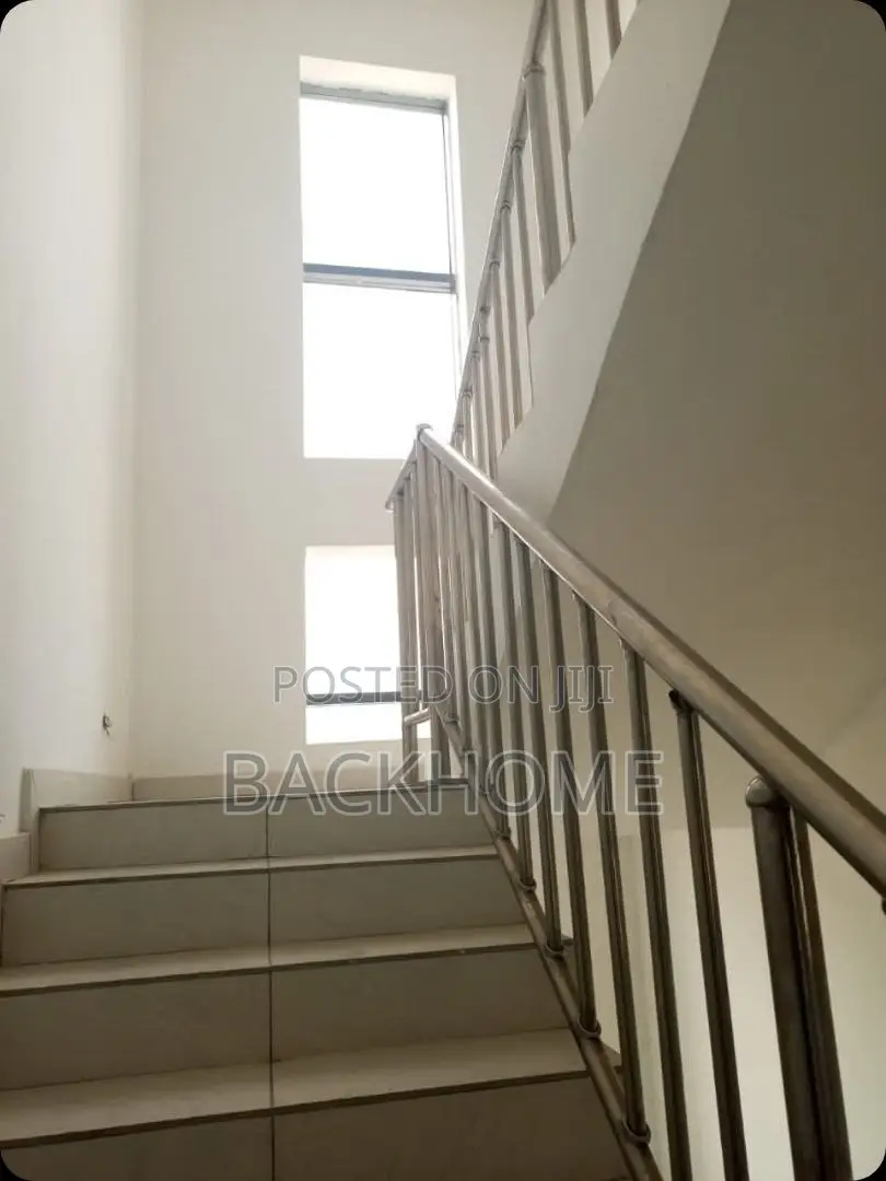 5bdrm Duplex in Mavila Homes Estate,, Chevron for sale