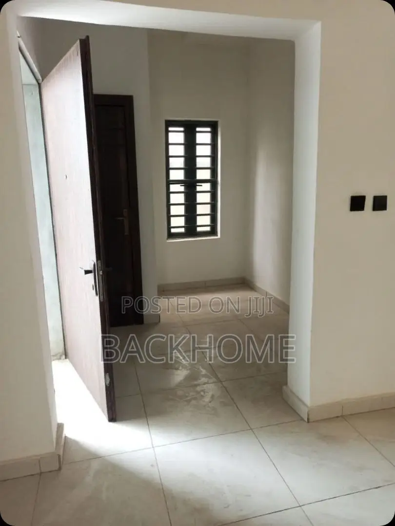 5bdrm Duplex in Mavila Homes Estate,, Chevron for sale
