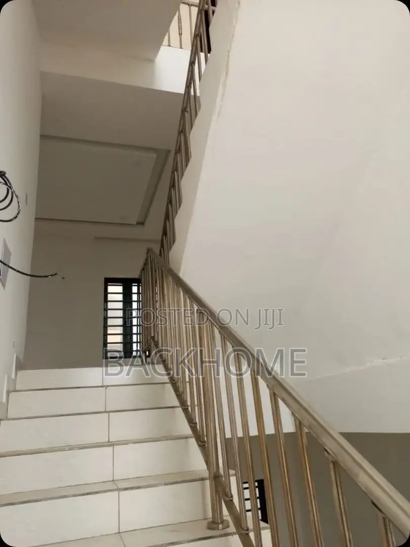 5bdrm Duplex in Mavila Homes Estate,, Chevron for sale