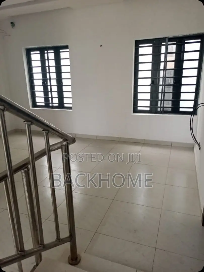5bdrm Duplex in Mavila Homes Estate,, Chevron for sale