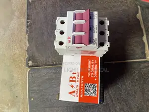 3 Pole Circle Breaker