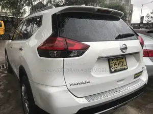 Photo - Nissan Rogue S AWD 2017.5 2017 White