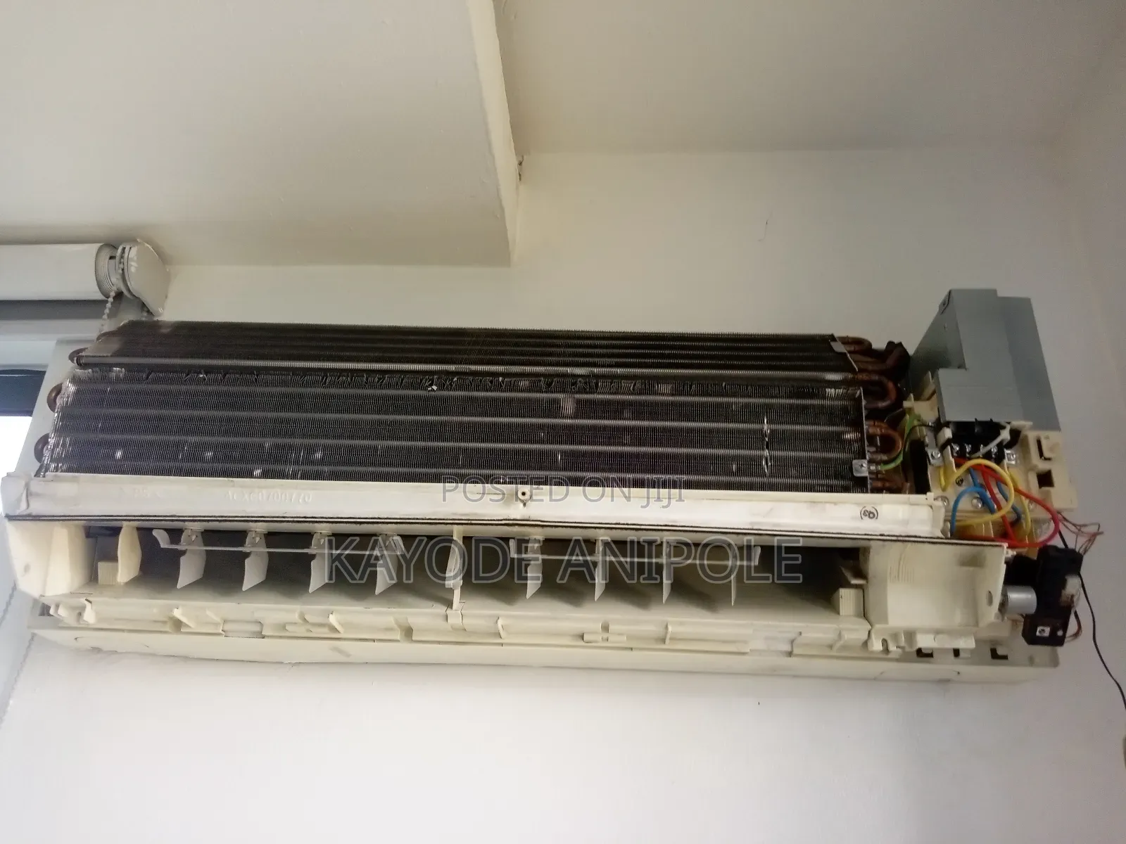 Ac and Refrigerator Technician With New Technical Devices