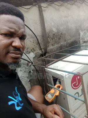 Ac and Refrigerator Technician With New Technical Devices