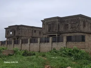 20bdrm Block of Flats in Benin City for sale