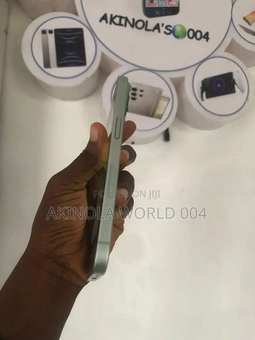 Apple iPhone 15 128 GB Green
