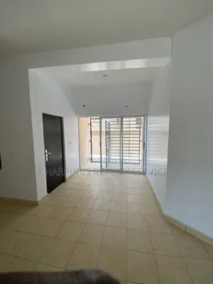 Furnished 3bdrm Apartment in Osapa london for rent