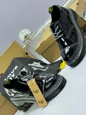 Double-lined Lastest Doc Martens Design