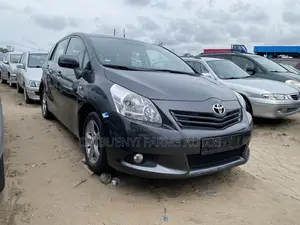 Toyota Verso 1.8 2012 Gray
