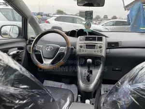 Toyota Verso 1.8 2012 Gray